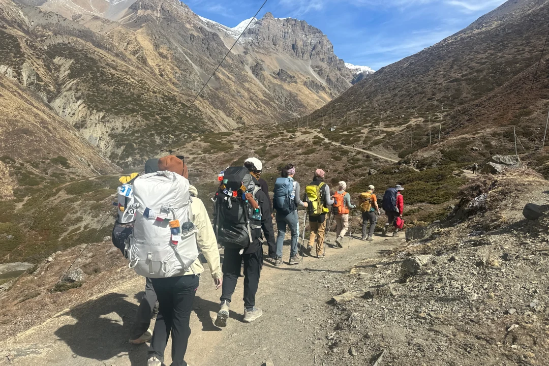 annapurna-circuit-group-trekking-trail