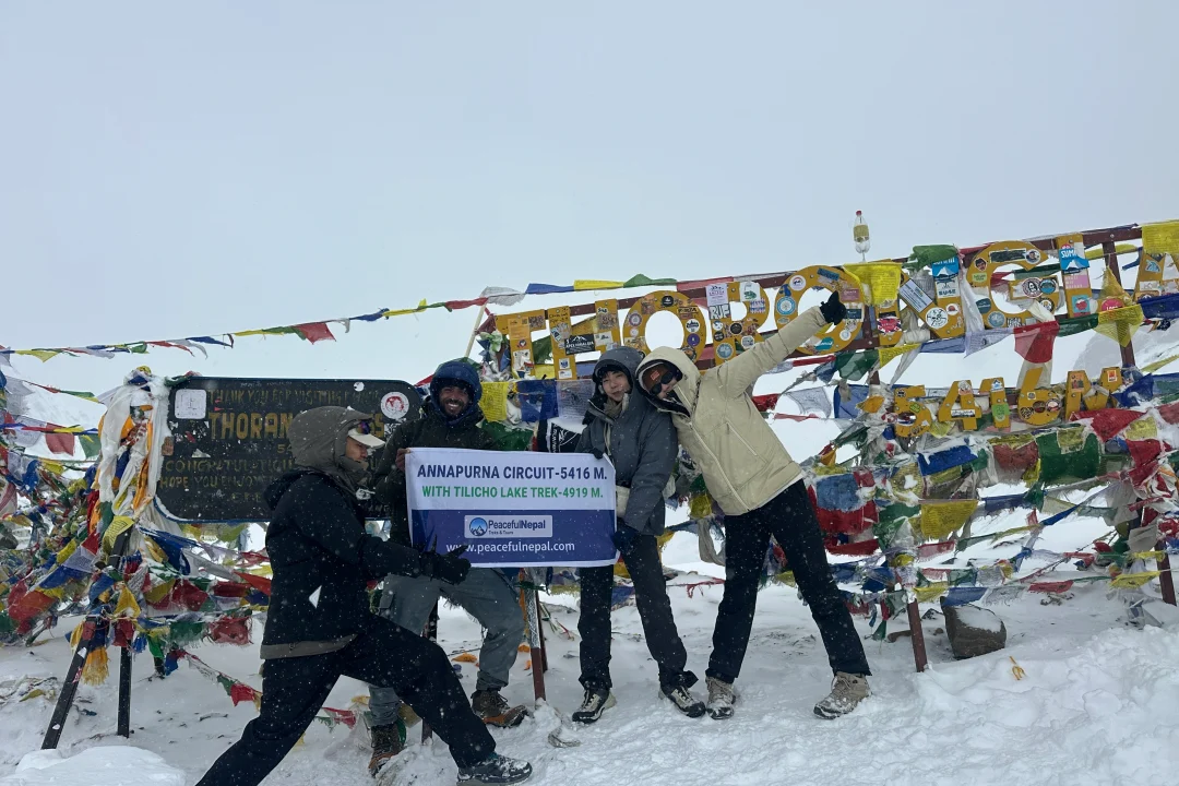 annapurna-circuit-thorong-la-pass-snow-trek