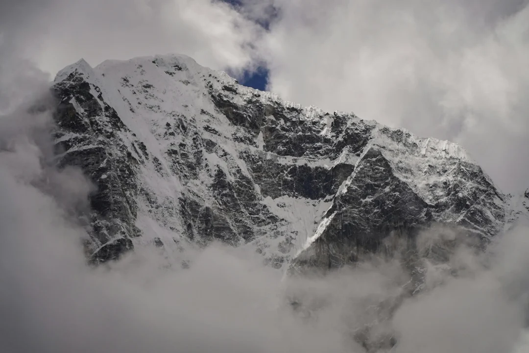 lobuche-peak-climbing-everest-region-nepal