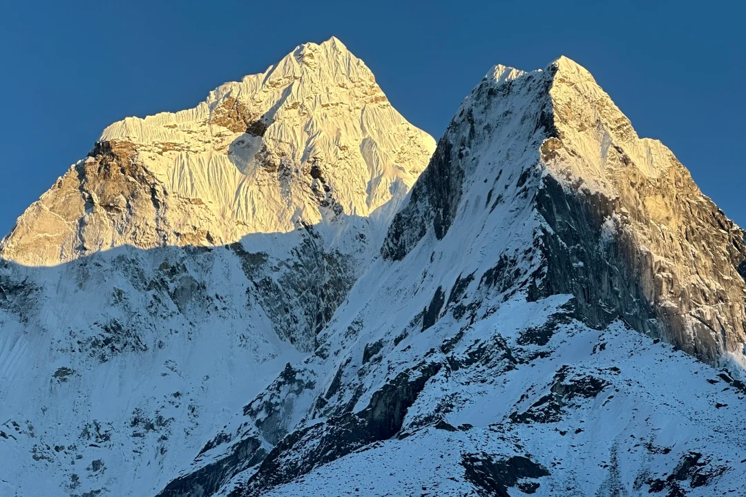 ama-dablam-peak
