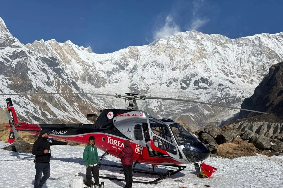 abc-heli-landing-himalaya